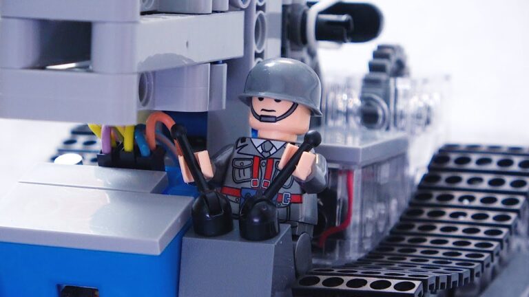 David vs. Goliath: Epic LEGO Tank Battle – Mini vs. Mega!